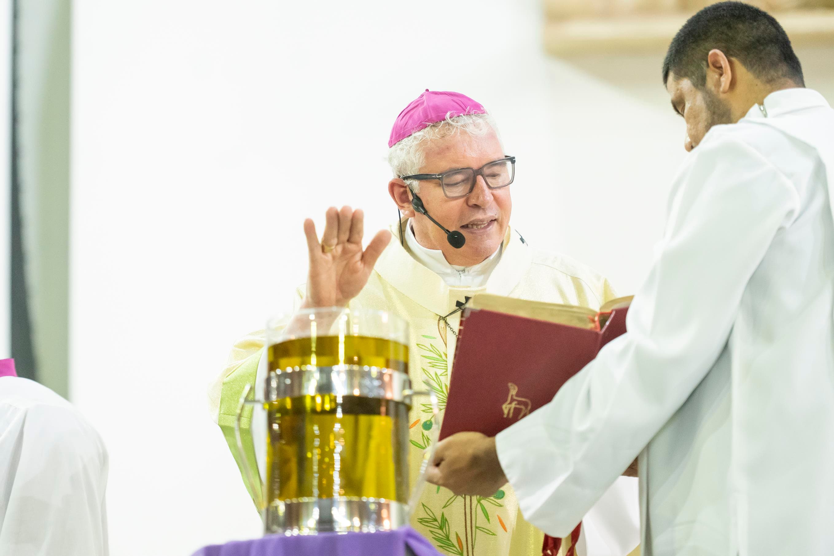 MISSA DOS SANTOS ÓLEOS FORTALECE UNIDADE DA IGREJA EM LODRINA