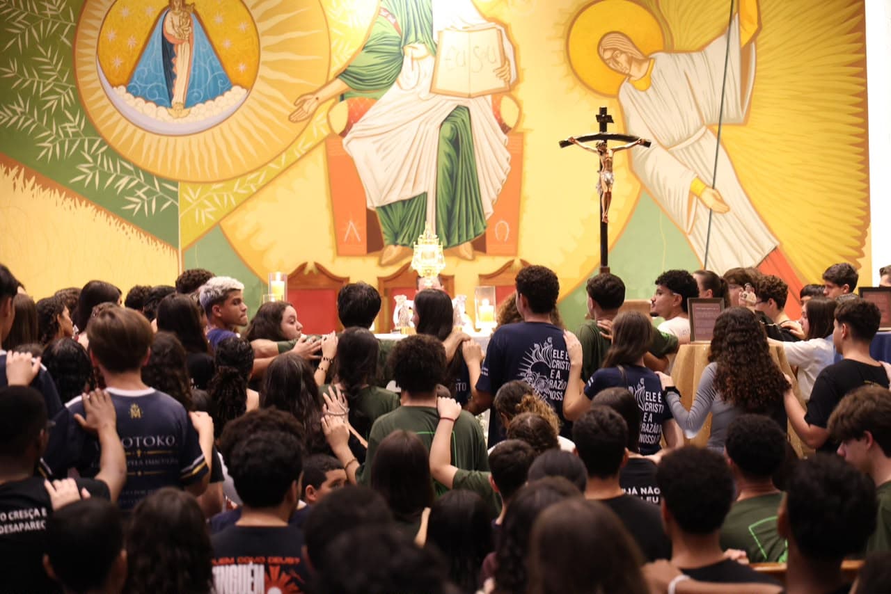 JUVENTUDE DO DECANATO LESTE REÚNE MAIS DE 300 JOVENS NO ENCONTRO “EM CHAMAS”
