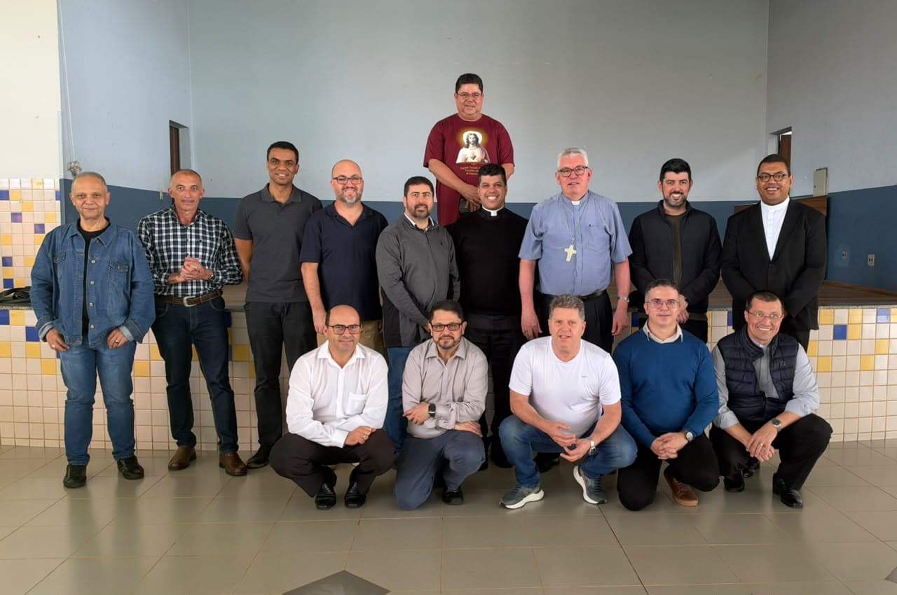 PADRES DO DECANATO CENTRO SE REÚNEM PARA ENCONTRO DECANAL