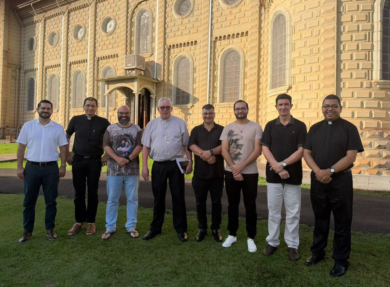 PADRES DO DECANATO SERTANÓPOLIS REALIZAM ENCONTRO DECANAL EM ALVORADA DO SUL